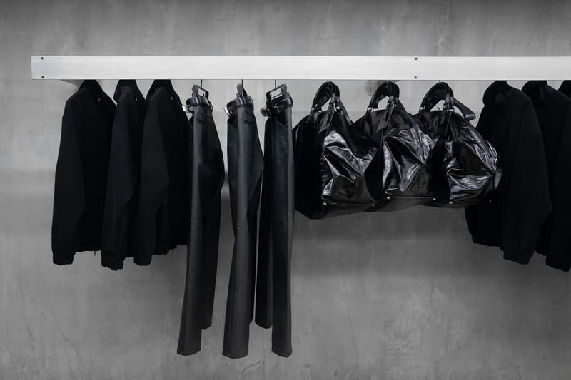 Omar Afridi と Vuja Dé によるコラボコレクション “NOIR” が登場