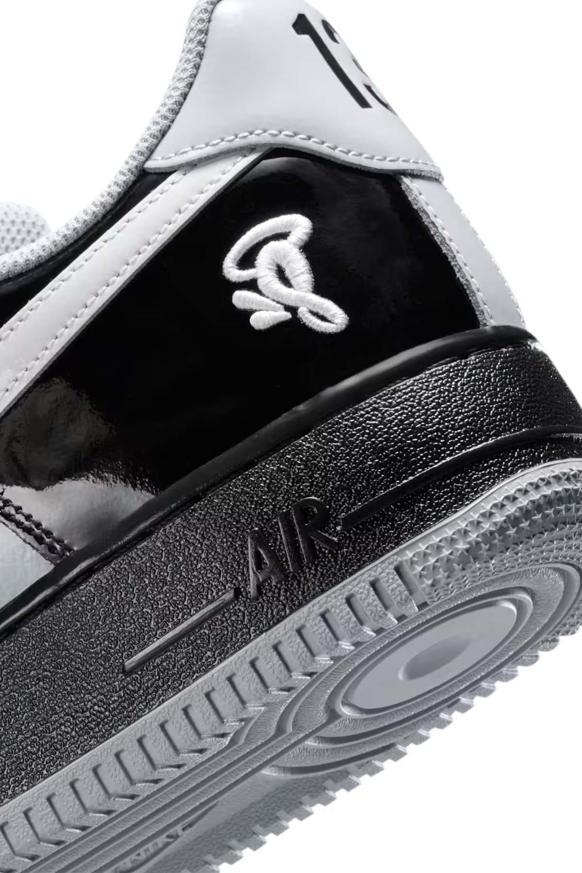 セントラル・シー主宰 シナ・ワールド x エアフォース 1 '07 の国内発売情報が解禁 Central Cee SYNA WORLD x Air Force 1 '07 “Black and Light Smoke Grey” release info