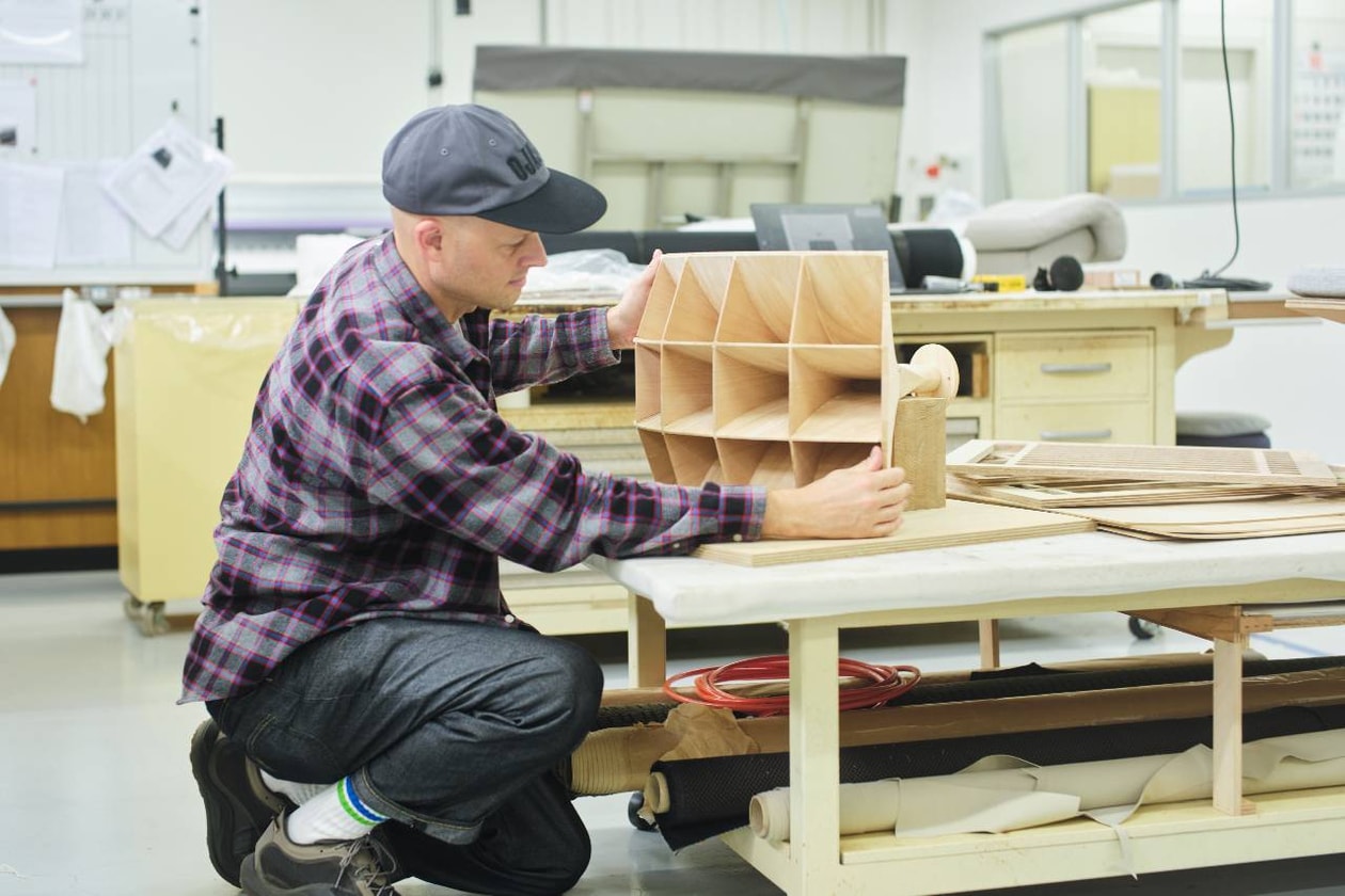 カリモク リサーチがオジャスのデヴォン・ターンブルを迎えた展示 “間の音 ー Between Space & Sound ー”を開催 KARIMOKU RESEARCH Survey 03：FORM FOLLOWS FEELINGS “Between Space & Sound” By OJAS Tokyo and Karimoku Furniture