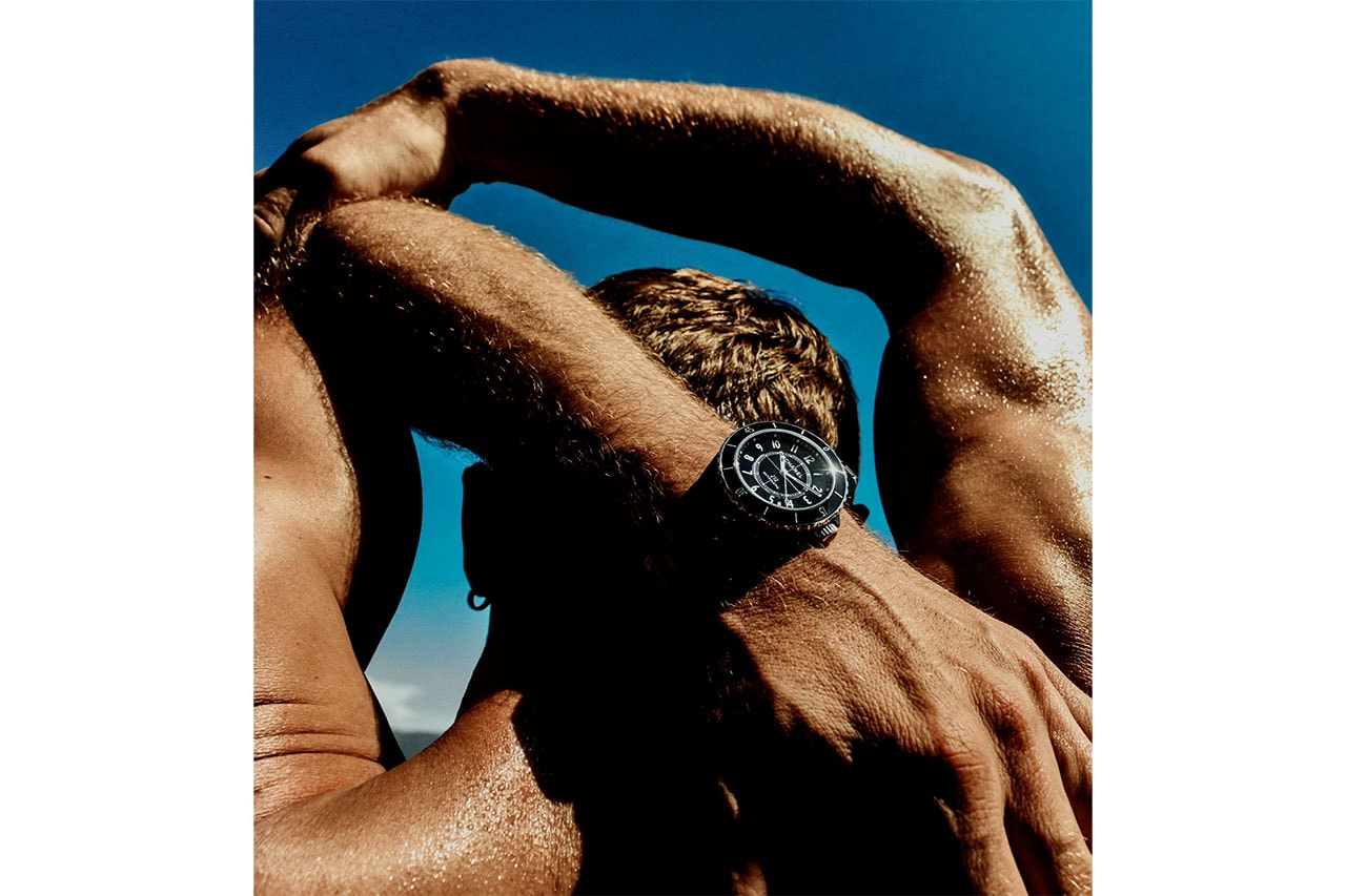 CHANEL がアイコンウォッチ J12 の新キャンペーンを発表