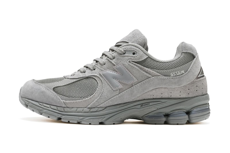 New Balance 2002R から深みのある新色 “Slate Grey” が登場