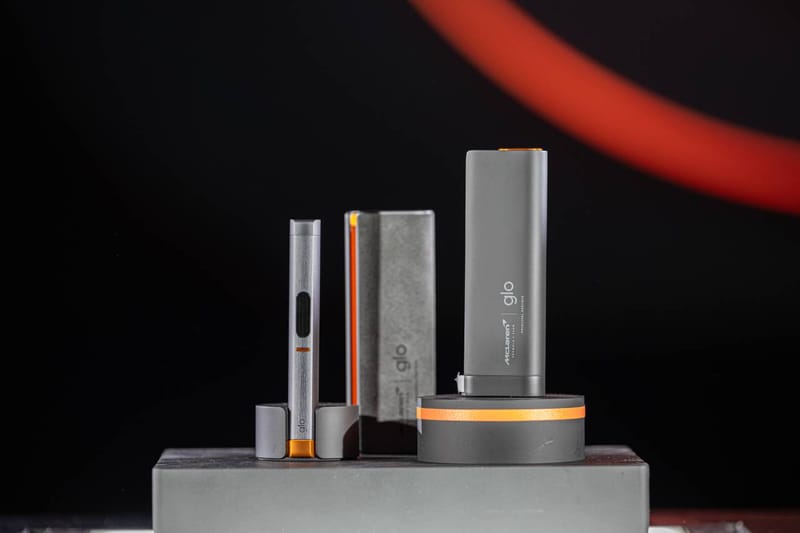 glo™ が McLaren Racing にインスパイアされた“史上最もプレミアム”な限定デザインのデバイスを発売