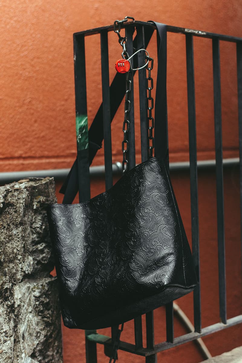 ケンフォード ファインシューズよりペイズリーレザーのショルダーバッグが発売 the kenford fineshoes embossed leather shoulder bag black paisley release info
