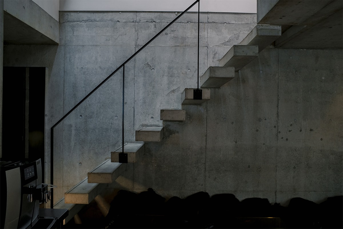 モノクロームの建築──千駄ヶ谷『BLACX BOX』を紐解く | Interviews blacx box sendagaya interviews