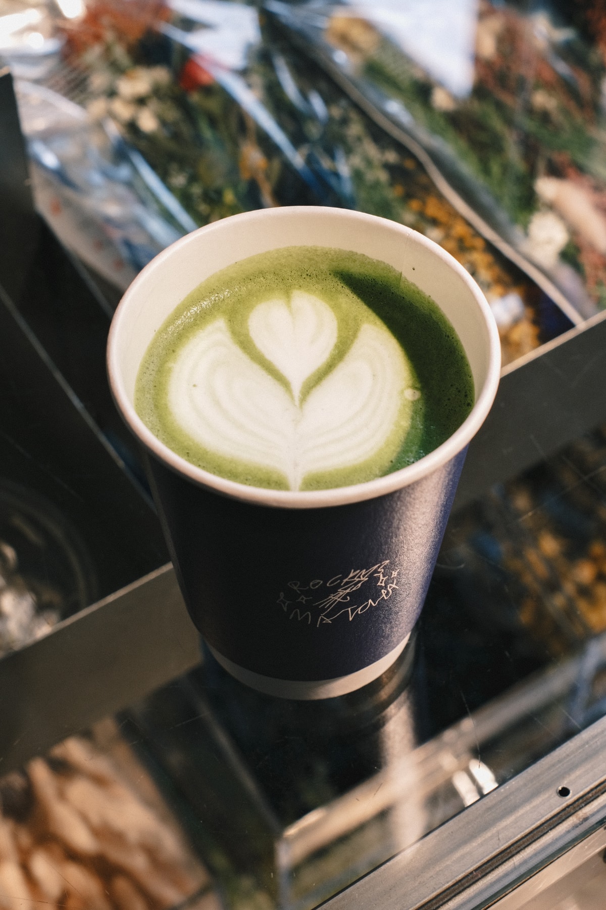 イーダブリューファーマシー #106  ──  エデンワークスとロッキーズ マッチャが差し出す感性の処方箋  | インタビュー EW.Pharmacy #106, Rocky’s Matcha, MEGUMI SHINOZAKI, Rocky Xu, Interviews