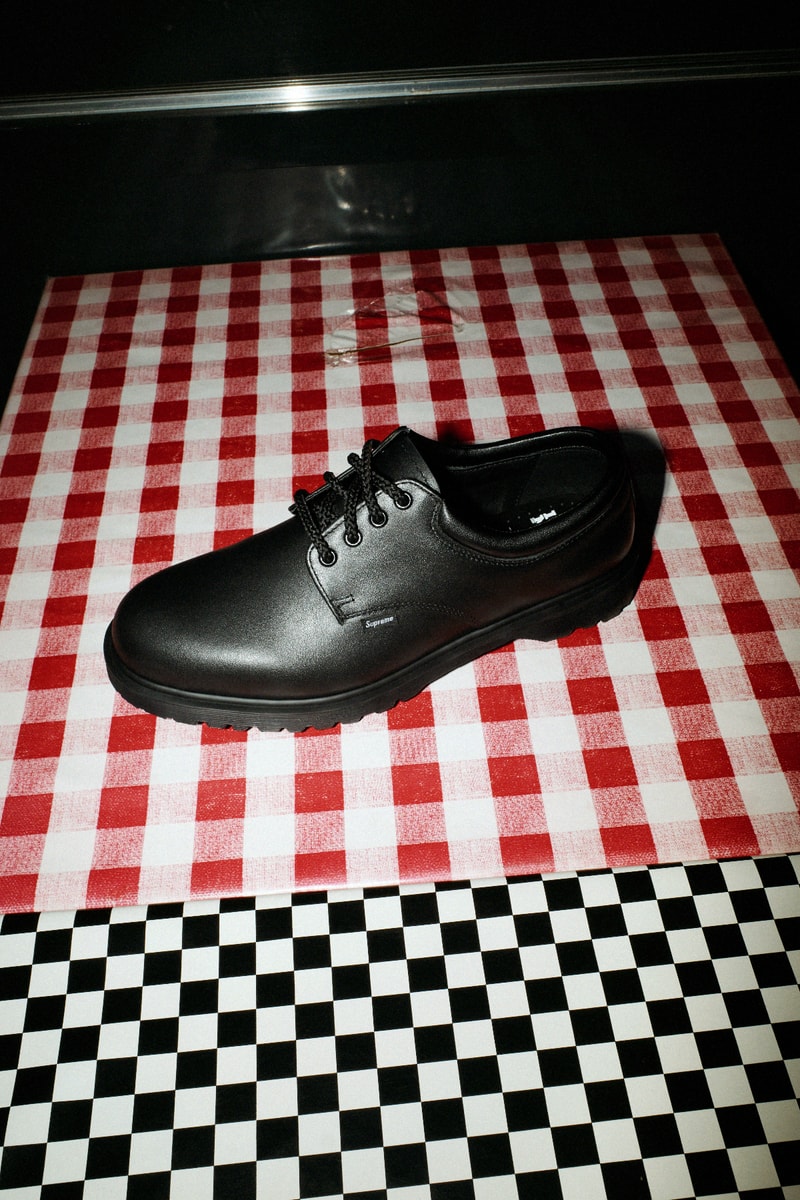 シュプリーム x ドクターマーチンが2026年春夏シーズンのコラボシューズを発表 Supreme Dr. Martens Postal Shoe release info