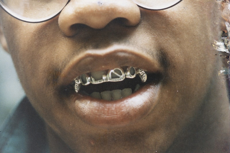 “グリルズ”の歴史を網羅した書籍『MOUTH FULL OF GOLDS』のブックサイニングイベントがドーバーストリートマーケット ギンザで開催 MOUTH FULL OF GOLDS Dover Street Market Ginza Eddie Plein Lyle Lindgren GRILLZ JEWELZ Tetsuya Akiyama