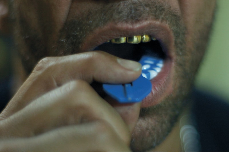 “グリルズ”の歴史を網羅した書籍『MOUTH FULL OF GOLDS』のブックサイニングイベントがドーバーストリートマーケット ギンザで開催 MOUTH FULL OF GOLDS Dover Street Market Ginza Eddie Plein Lyle Lindgren GRILLZ JEWELZ Tetsuya Akiyama