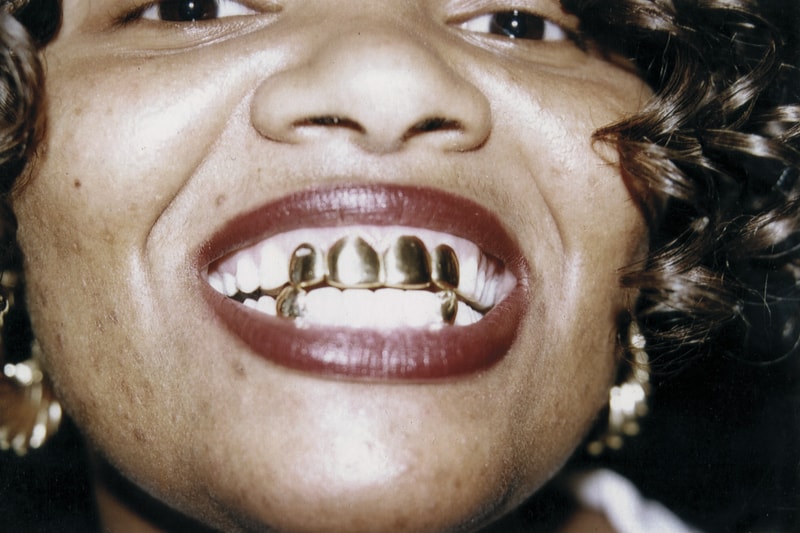 “グリルズ”の歴史を網羅した書籍『MOUTH FULL OF GOLDS』のブックサイニングイベントがドーバーストリートマーケット ギンザで開催 MOUTH FULL OF GOLDS Dover Street Market Ginza Eddie Plein Lyle Lindgren GRILLZ JEWELZ Tetsuya Akiyama