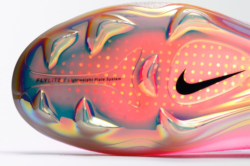 ナイキが新作サッカースパイク マーキュリアル ヴェイパー 17 & スーパーフライ 11 を発表 Nike Mercurial Vapor 17 and Mercurial Superfly 11 release info