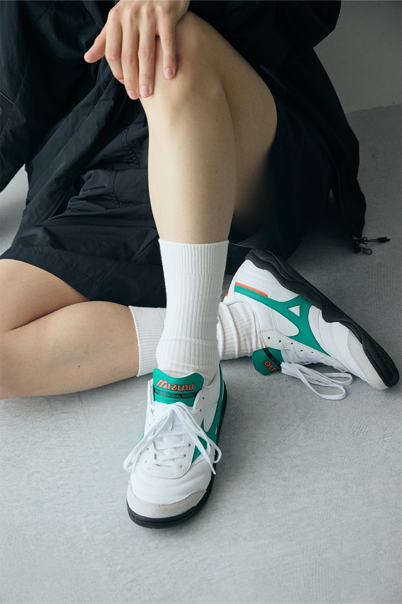 ミズノがMORELIA LSの限定カラーとトラックブルゾンを発売 mizuno morelia ls prism white pack 90s football culture ispire bruzon release info