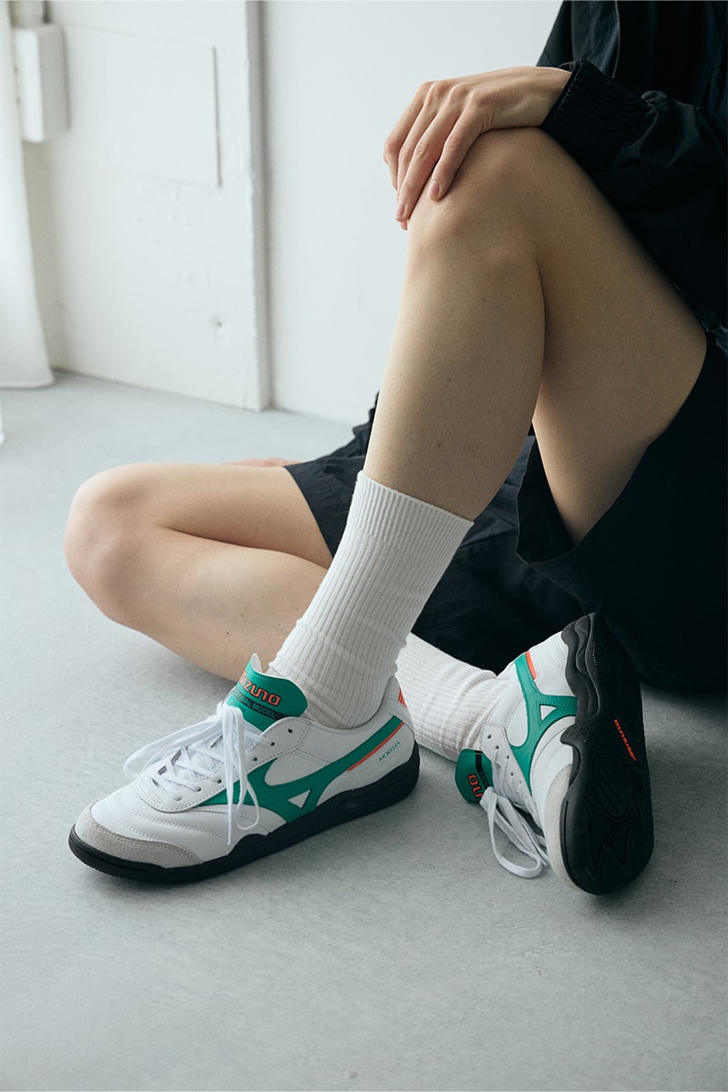 ミズノがMORELIA LSの限定カラーとトラックブルゾンを発売 mizuno morelia ls prism white pack 90s football culture ispire bruzon release info