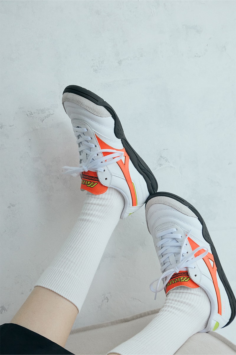 ミズノがMORELIA LSの限定カラーとトラックブルゾンを発売 mizuno morelia ls prism white pack 90s football culture ispire bruzon release info