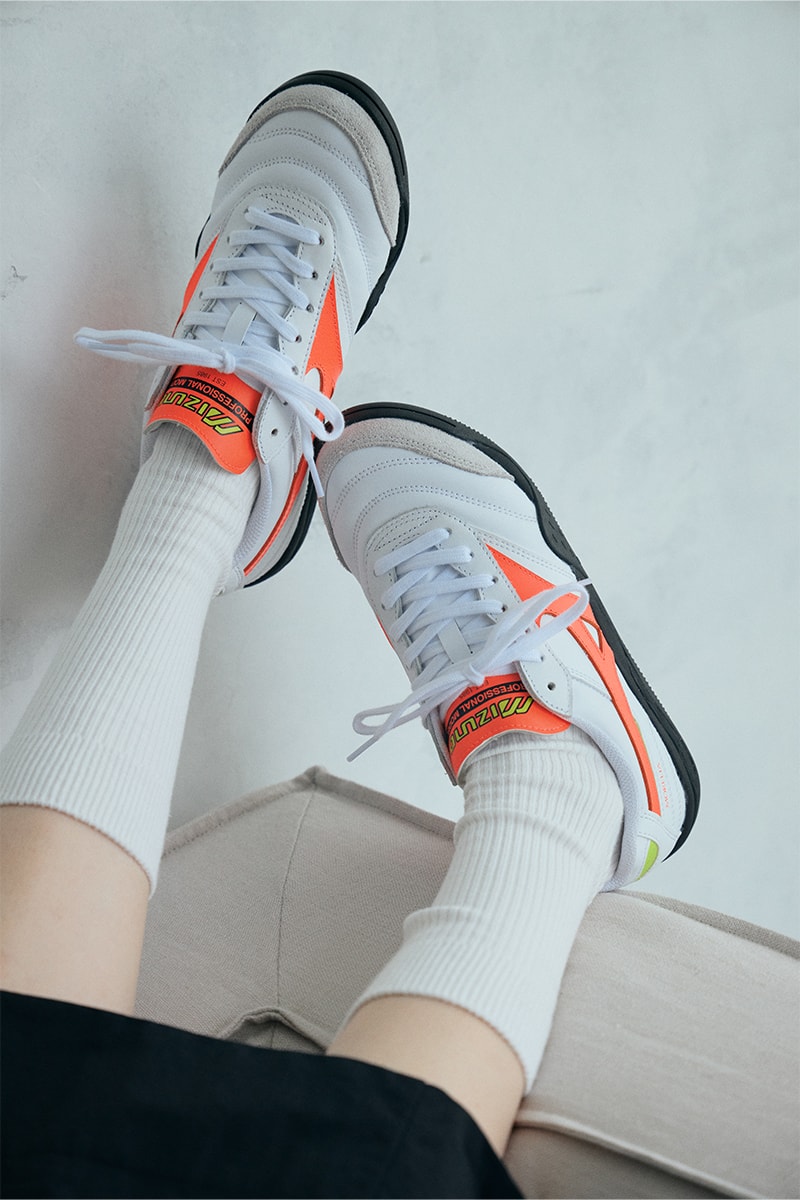 ミズノがMORELIA LSの限定カラーとトラックブルゾンを発売 mizuno morelia ls prism white pack 90s football culture ispire bruzon release info