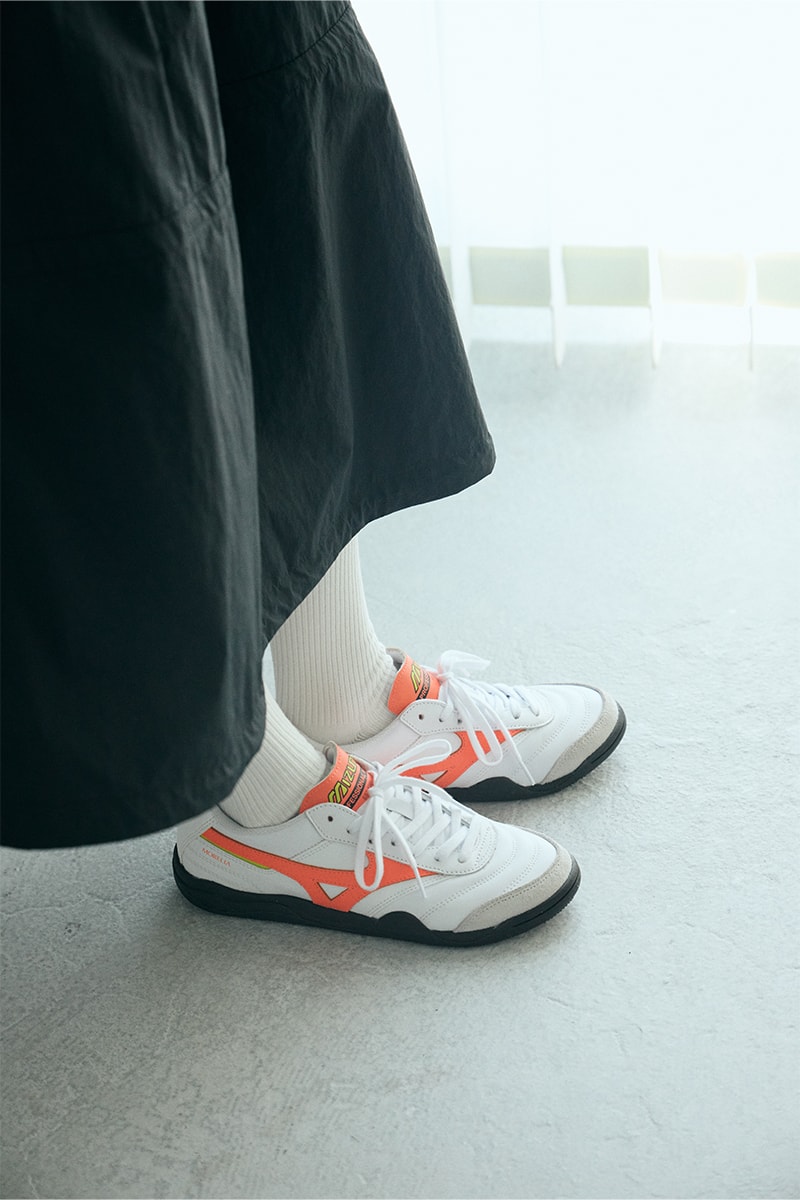ミズノがMORELIA LSの限定カラーとトラックブルゾンを発売 mizuno morelia ls prism white pack 90s football culture ispire bruzon release info