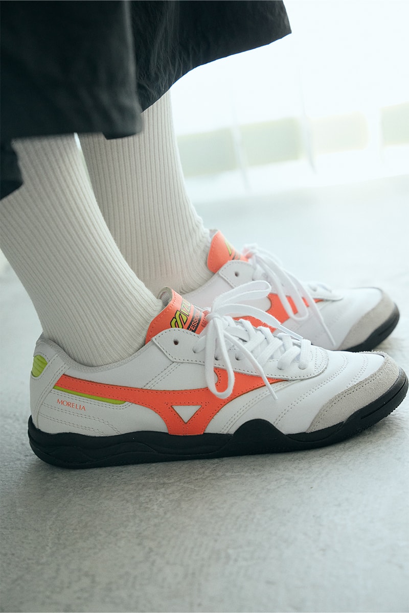 ミズノがMORELIA LSの限定カラーとトラックブルゾンを発売 mizuno morelia ls prism white pack 90s football culture ispire bruzon release info