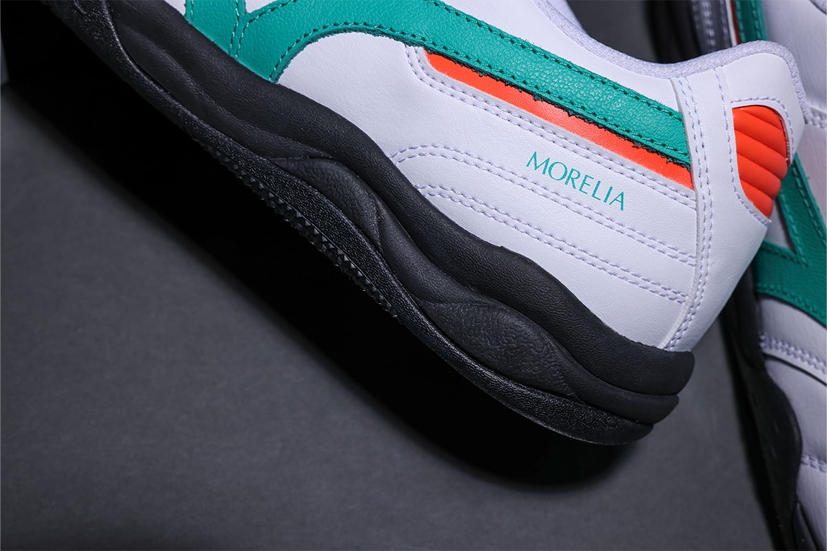 ミズノがMORELIA LSの限定カラーとトラックブルゾンを発売 mizuno morelia ls prism white pack 90s football culture ispire bruzon release info