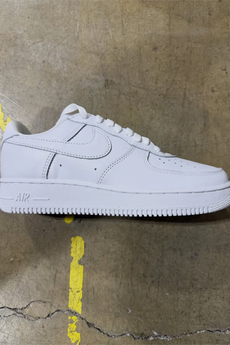 ナイキからオールホワイトのエアフォース 1 ローが2001年仕様のシェイプで復活 Nike Air Force 1 01 Triple White first look