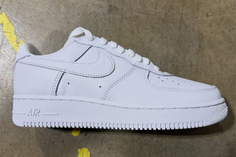 Nike Air Force 1 “Triple White” が2001年仕様のシェイプで復活