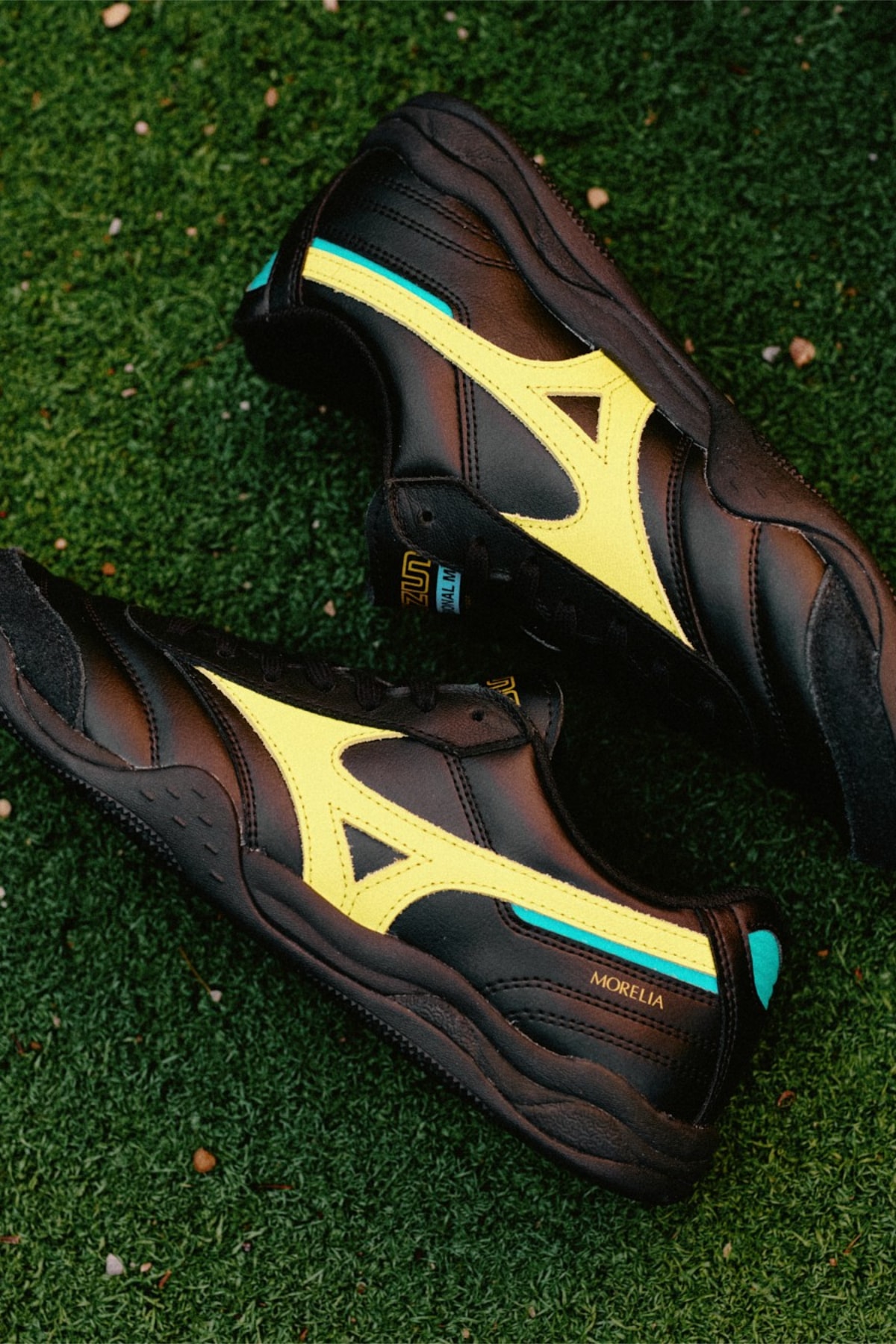 ミズノ モレリア LSの限定カラー “ブライト ブラック パック” がドロップ MIZUNO MORELIA LS  “BRIGHT BLACK PACK” Release info