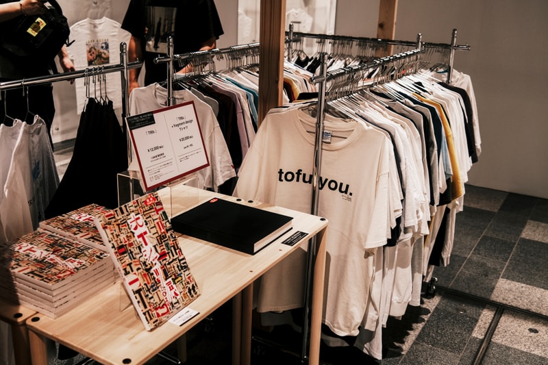 weber による『大Tシャツ展 2026』が表参道ヒルズで開催