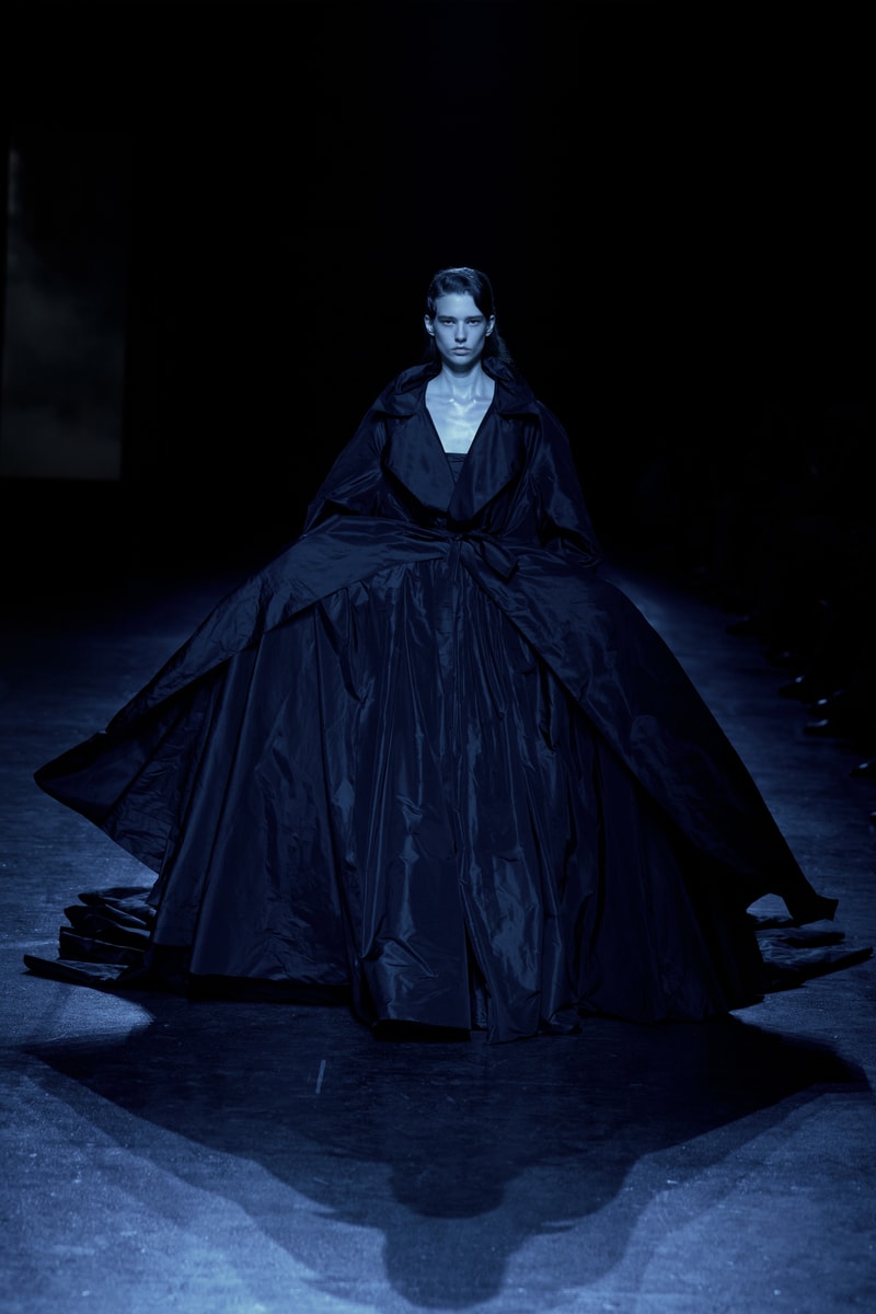 オリヴィエ・ティスケンスが新ブランドボロリアのデビューコレクションを発表 Olivier Theyskens BOLORIA spring summer 2027 collection