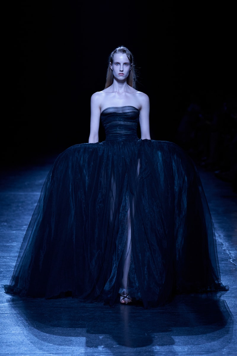 オリヴィエ・ティスケンスが新ブランドボロリアのデビューコレクションを発表 Olivier Theyskens BOLORIA spring summer 2027 collection