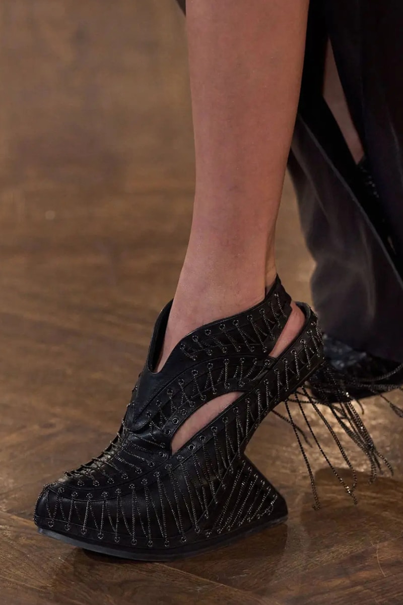 ユナイテッドヌードとイリスヴァンヘルペンがコラボフットウェアを発表 united nude iris van herpen 2026 haute couture collection custom footwear info