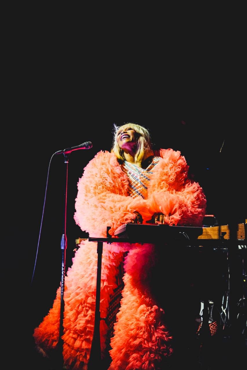 エリカ・バドゥが東京で語る「即興」という生き方 Erykah Badu IMEHO world tour interview