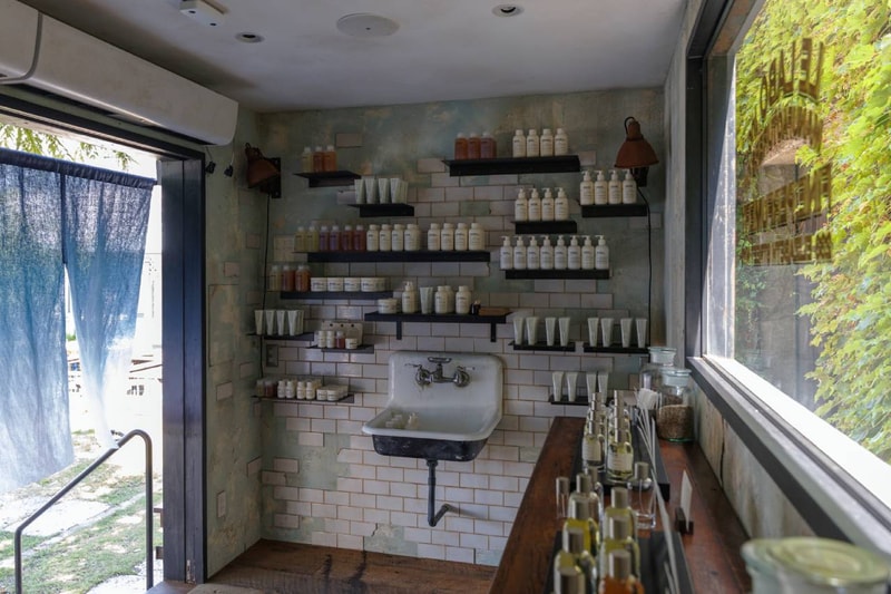 Le Labo の移動型ストア『Le Labo on Wheels』が倉敷へ──藍の文化と出会う25日間
