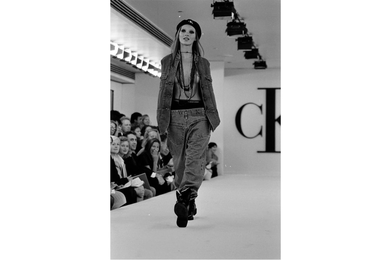 ジェニーがサマーソニックにてカルバン・クラインのカスタム衣装を披露 jennie summer sonic 2026 calvin klein kate moss look info