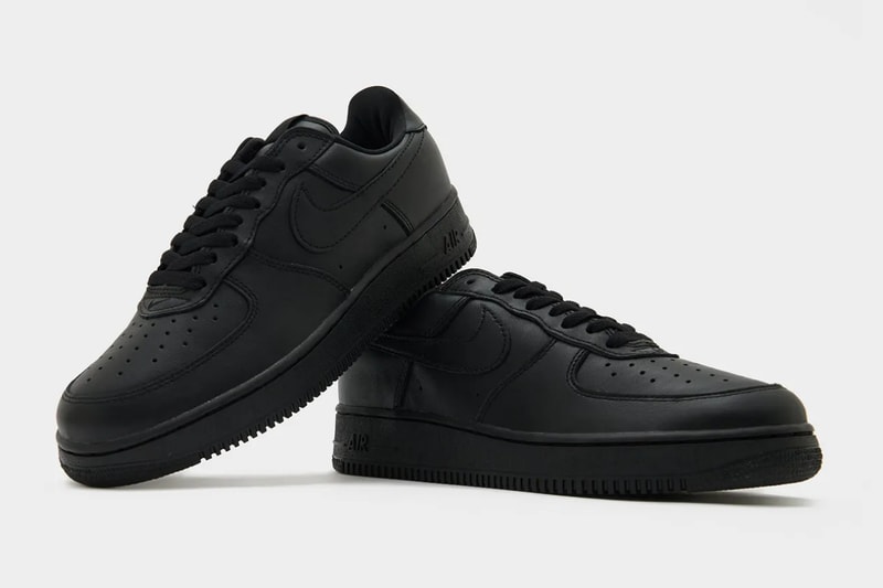 ナイキ エアフォース 1 ロー ‘01 に待望の “トリプル ブラック” が登場 Nike Air Force 1 Low ‘01 “Triple Black” first look