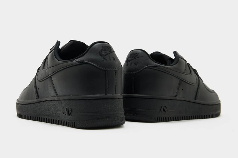 ナイキ エアフォース 1 ロー ‘01 に待望の “トリプル ブラック” が登場 Nike Air Force 1 Low ‘01 “Triple Black” first look