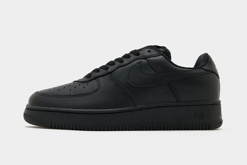 Nike Air Force 1 Low ‘01 に待望の “Triple Black” が登場