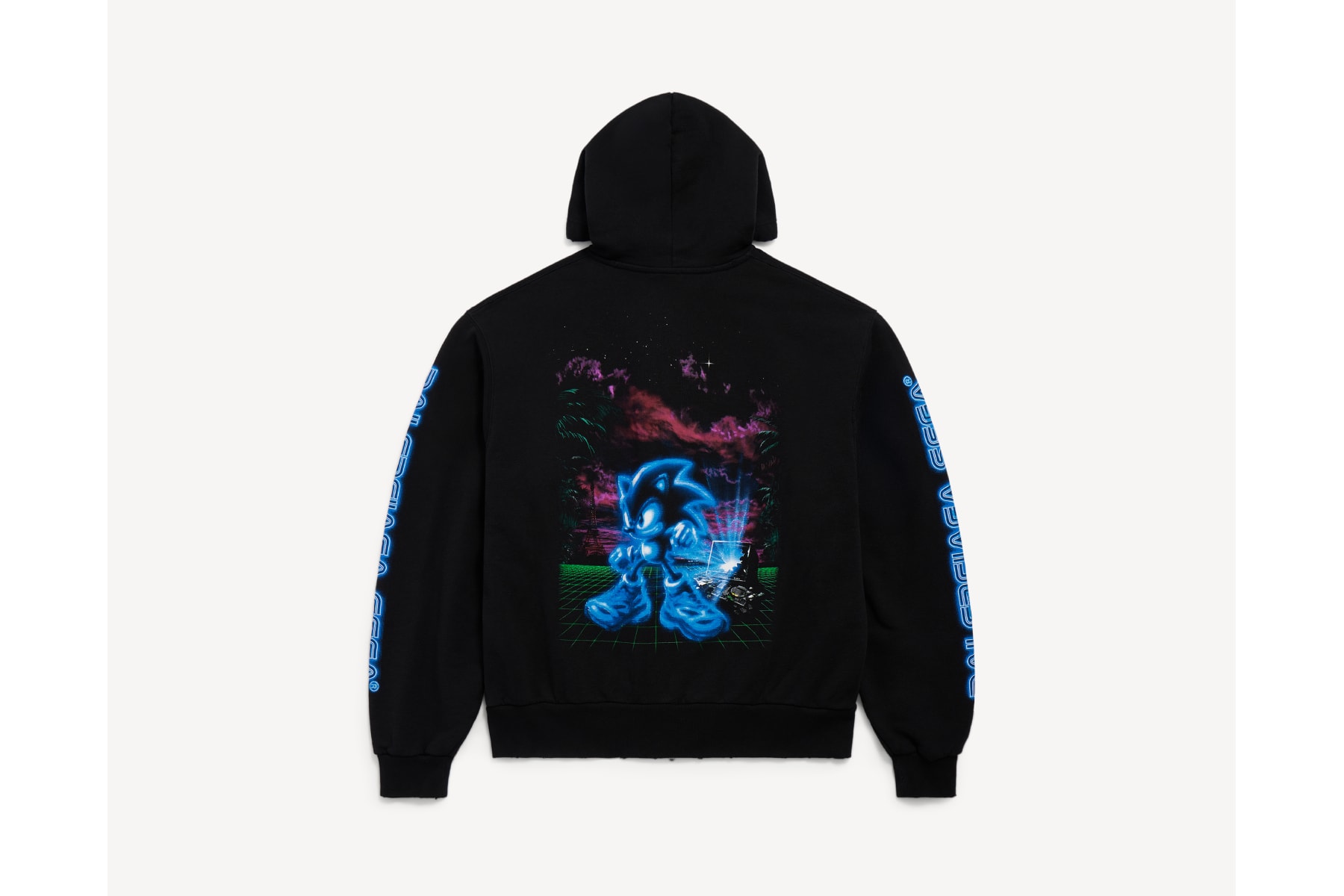 Balenciaga が SEGA® と異色のタッグ ── ソニックを纏った限定コレクションが登場