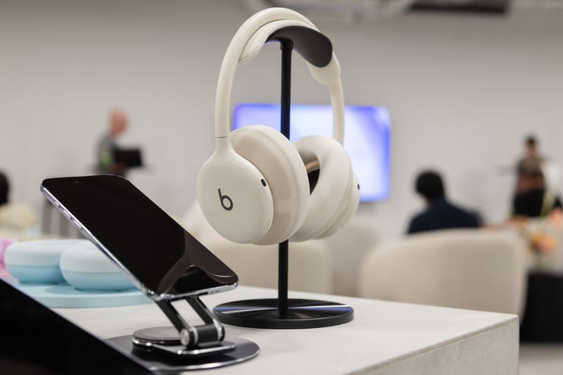 Beats がクッションを付け替えられる新型ヘッドフォン Beats 360 を発表