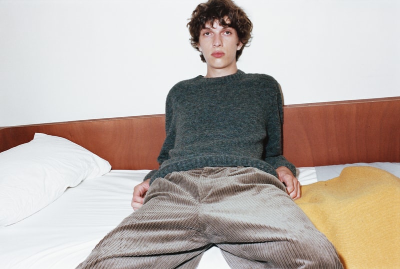 アーペーセーとクラークスオリジナルズによるコラボシューズが発売 a p c clarks originals collabo shoes release info