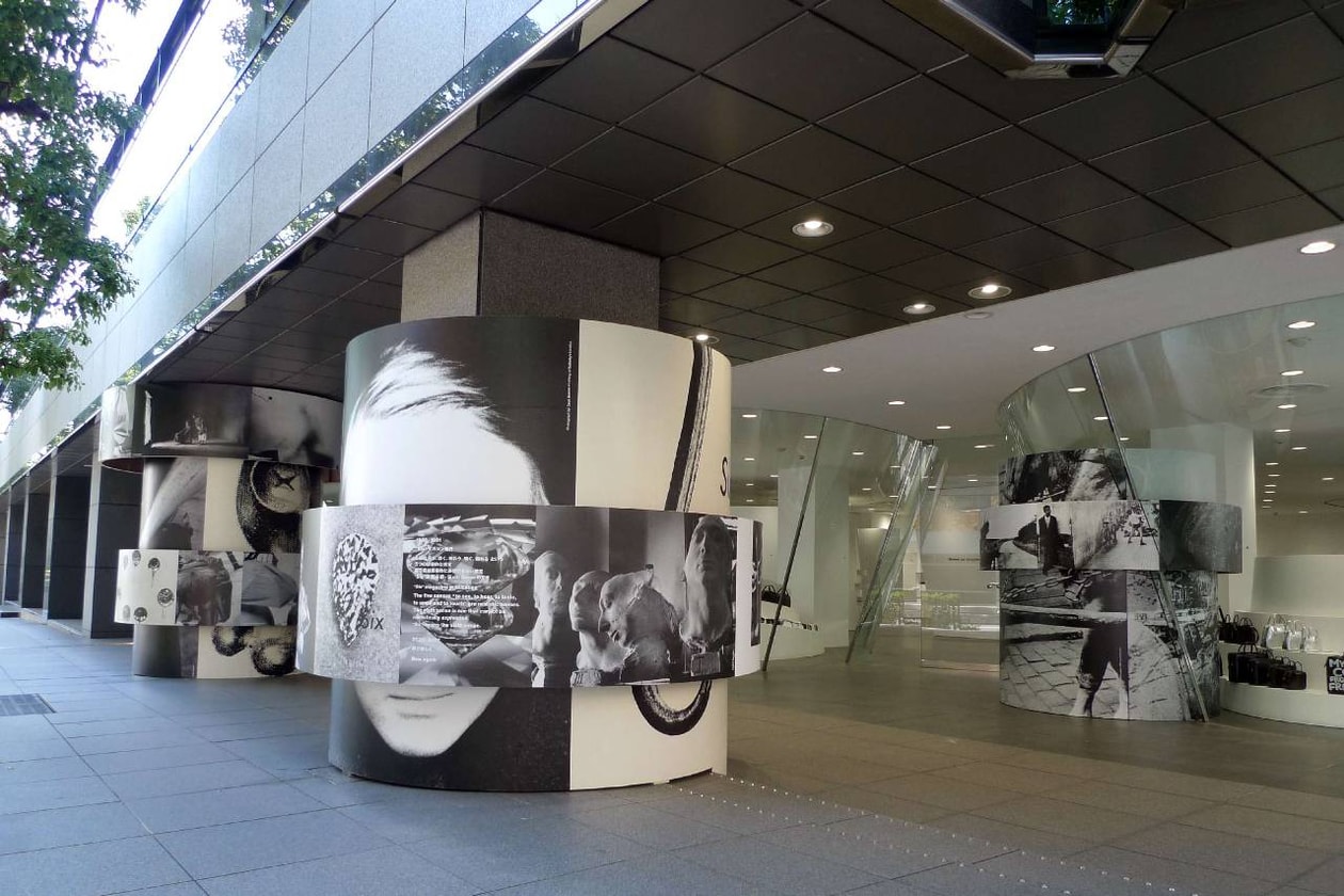 コム デ ギャルソンが伝説のビジュアル誌『Six』を35年ぶりに復刊 COMME des GARÇONS Six Magazine Window installation by Rei Kawakubo info