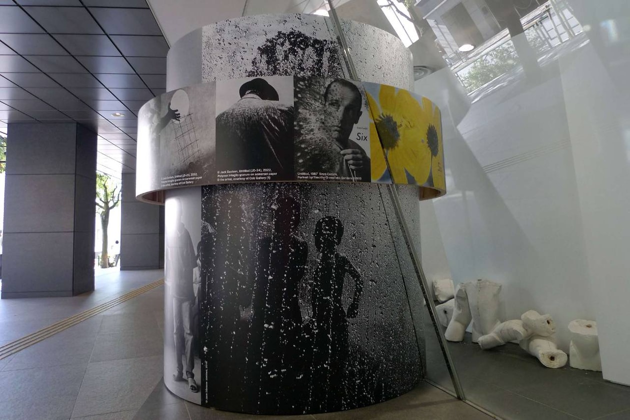 コム デ ギャルソンが伝説のビジュアル誌『Six』を35年ぶりに復刊 COMME des GARÇONS Six Magazine Window installation by Rei Kawakubo info