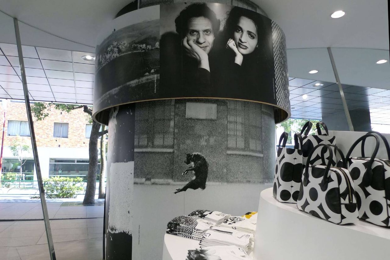 コム デ ギャルソンが伝説のビジュアル誌『Six』を35年ぶりに復刊 COMME des GARÇONS Six Magazine Window installation by Rei Kawakubo info