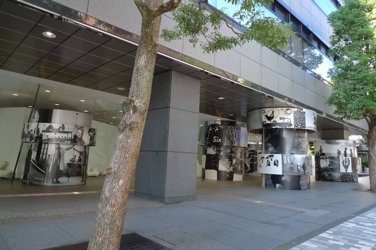 コム デ ギャルソンが伝説のビジュアル誌『Six』を35年ぶりに復刊 COMME des GARÇONS Six Magazine Window installation by Rei Kawakubo info