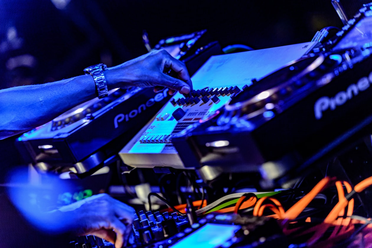 RAINBOW DISCO CLUB 2027 第1弾ラインアップが発表 ── Jeff Mills が4年ぶりに東伊豆へ