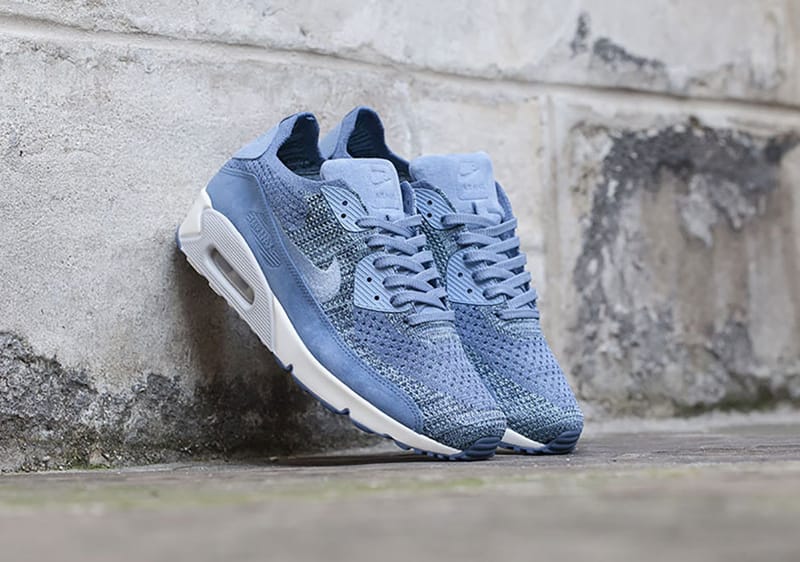 플라이니트 소재로 만들어진 나이키 랩 에어맥스 90