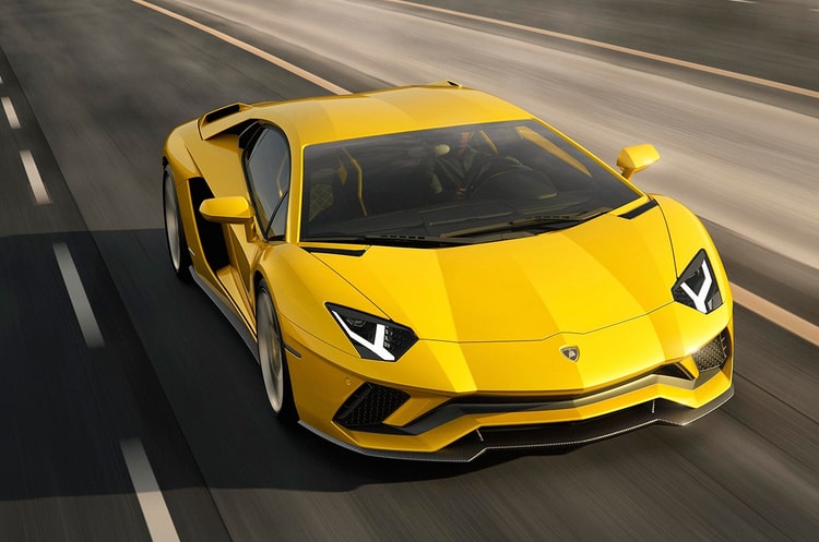 람보르기니 아벤타도르 S의 설레는 배기음