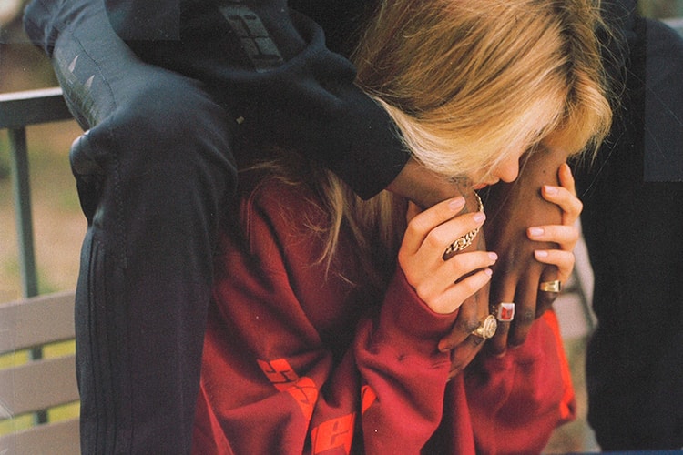 몇 분만에 품절 된 칸예 웨스트의 아디다스 칼라바사스 컬렉션