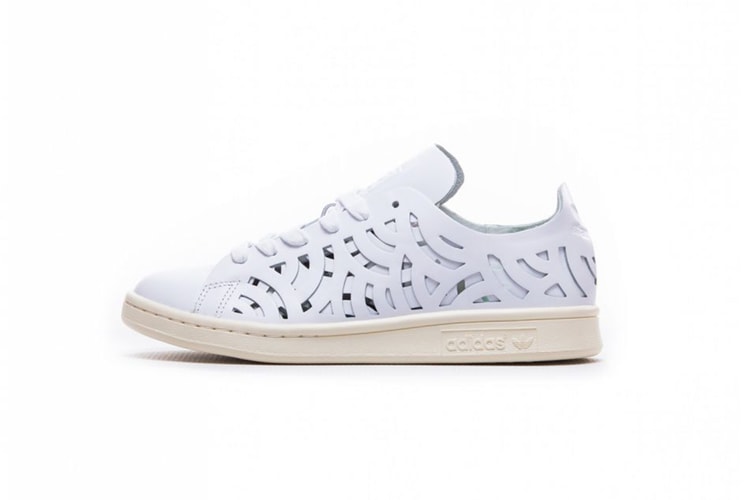 레이스가 연상되는 '컷 아웃' 스탠 스미스