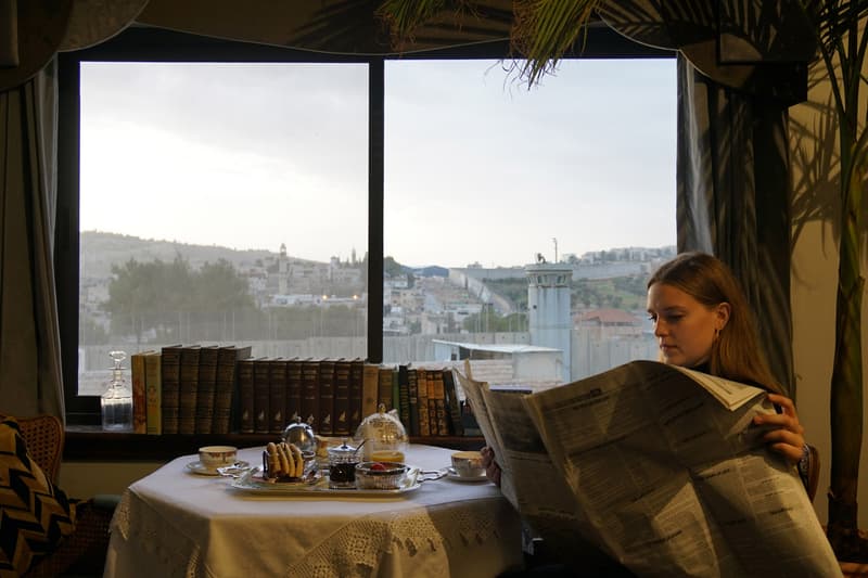 뱅크시 팔레스타인 월드 오프 호텔 banksy bethlehem hotel inside look 2017