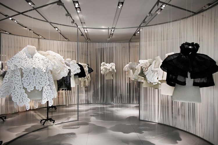 버버리 '케이프의 재해석' 서울 전시