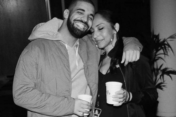 옆구리에 샤데이 문신을 새긴 드레이크