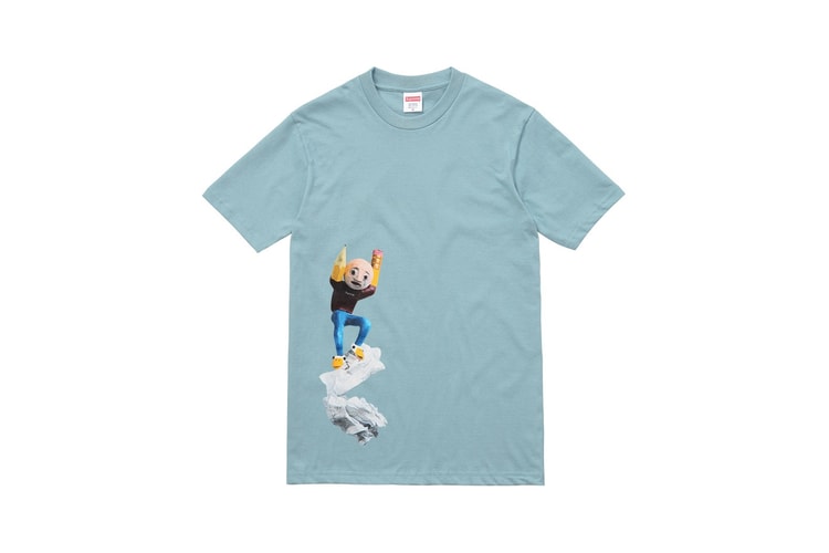 슈프림 2017 SS 컬렉션 티셔츠와 스케이트보드